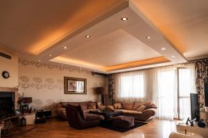 zvezdano-nebo-dnevna-soba-klasican-stil